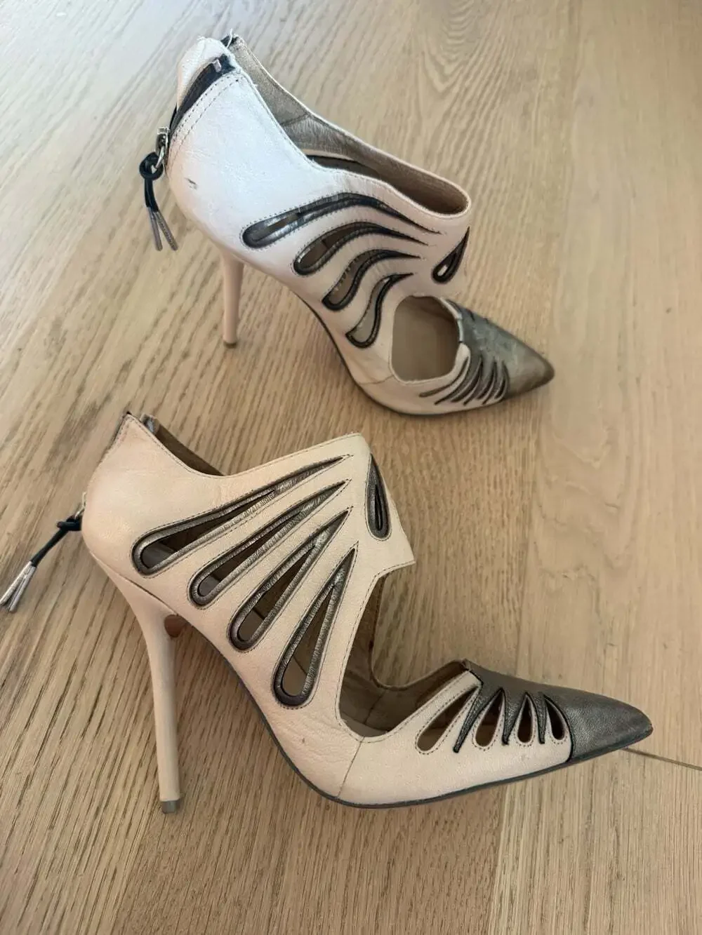LAMB L.a.m.b. Women’s 9 Stiletto High Heel Shoes Leather Beige Tan Metallic